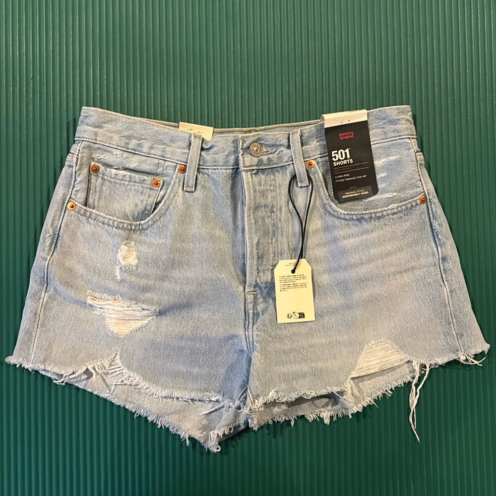 Levi’s 501 shorts size 27 brand new